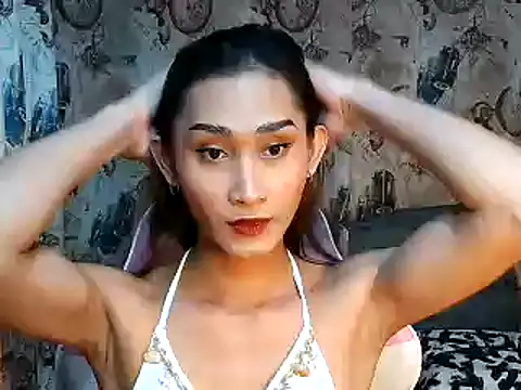 Snapshot of youarea_dreamer chatting on 12-18-25, 04:11 youarea dreamer online show from 12-18-25, 04:11