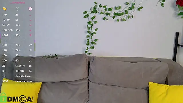 Roxy Sunnny online show from 10-27-25, 09:32