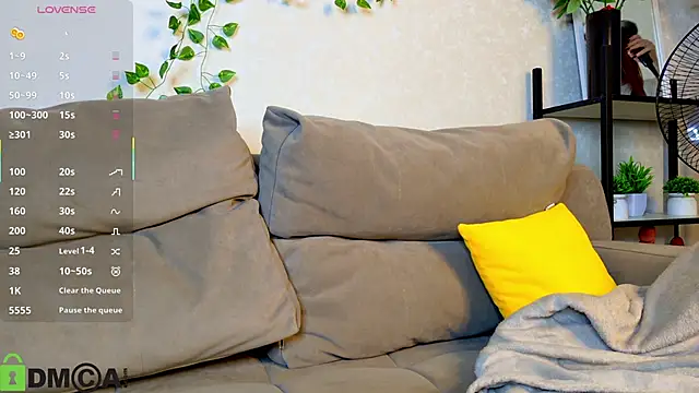 Roxy Sunnny online show from 10-31-25, 09:28