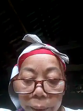 Snapshot of VangLe73 chatting on 09-26-25, 07:37 VangLe73 online show from 09-26-25, 07:37