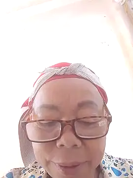 Snapshot of VangLe73 chatting on 09-20-25, 01:54 VangLe73 online show from 09-20-25, 01:54