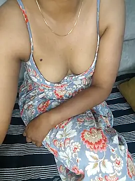 Snapshot of Tamilpallavi chatting on 04-28-26, 11:47 Tamilpallavi online show from 04-28-26, 11:47