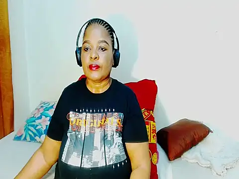 Snapshot of Love-Racheal75 chatting on 05-29-26, 04:02 Love-Racheal75 online show from 05-29-26, 04:02