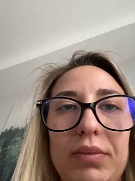 Snapshot of Celine_charme chatting on 10-16-25, 06:10 Celine charme online show from 10-16-25, 06:10