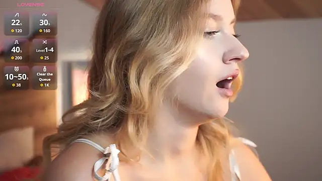 Nerissa xo online show from 10-28-25, 08:08