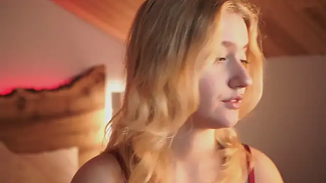 Nerissa xo online show from 11-28-25, 08:31