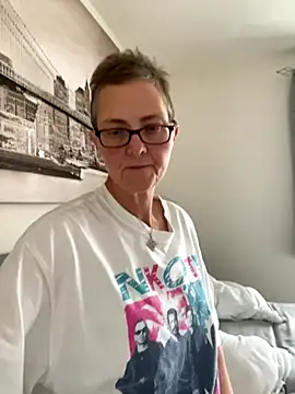 Curvy-Jinx online show from 10-15-25, 07:49