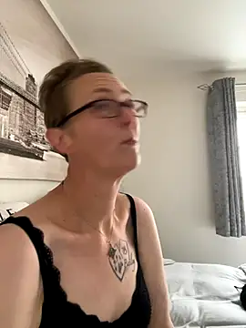 Curvy-Jinx online show from 10-22-25, 07:52