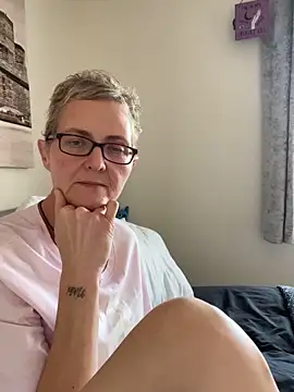 Curvy-Jinx online show from 11-17-25, 09:24