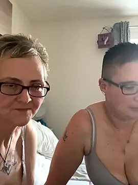 Curvy-Jinx online show from 12-15-25, 08:42