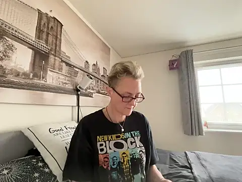 Curvy-Jinx online show from 03-31-26, 07:32