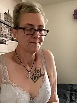 Curvy-Jinx online show from 11-18-25, 08:50