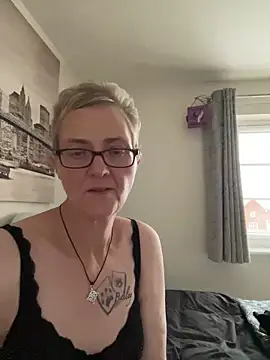 Curvy-Jinx online show from 11-19-25, 09:42