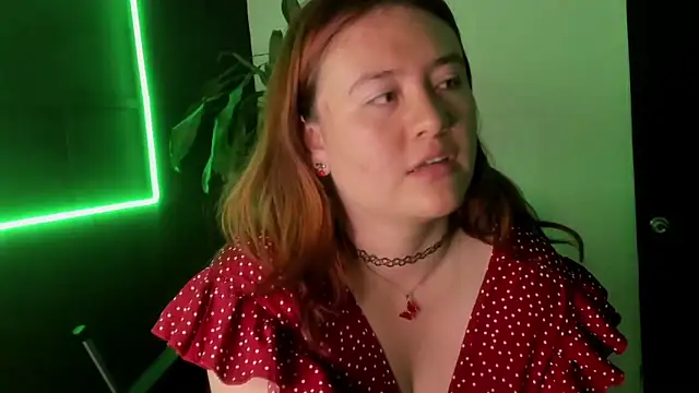 Snapshot of AliaMiller_ chatting on 02-26-26, 02:22 AliaMiller online show from 02-26-26, 02:22