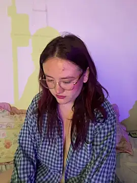 Snapshot of AliaMiller_ chatting on 06-17-26, 10:19 AliaMiller online show from 06-17-26, 10:19
