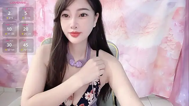 Snapshot of Crush-7ii chatting on 02-24-26, 12:33 Crush-7ii online show from 02-24-26, 12:33