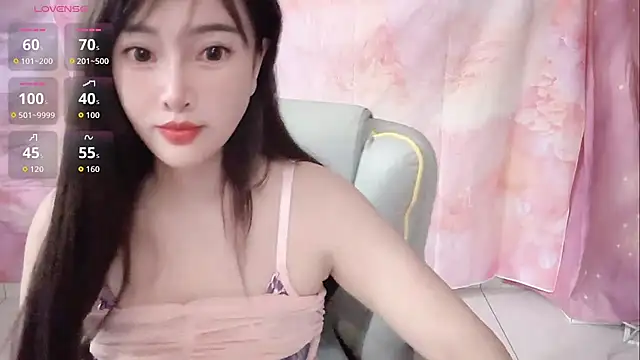 Snapshot of Crush-7ii chatting on 02-25-26, 02:28 Crush-7ii online show from 02-25-26, 02:28