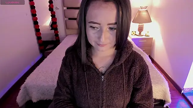 daniela yenert online show from 09-30-25, 02:12