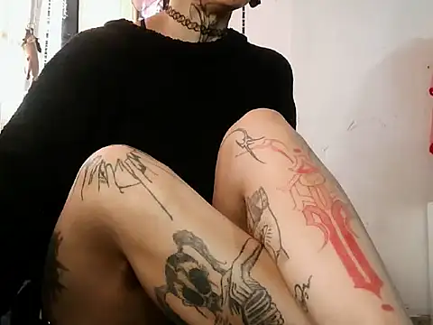 Snapshot of muscle_mommyy chatting on 09-16-25, 08:32 muscle mommyy online show from 09-16-25, 08:32