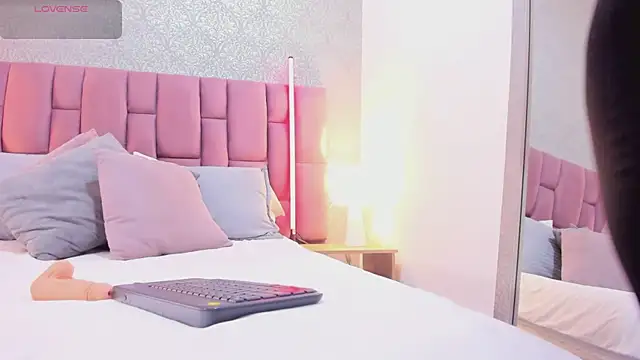 MartinaRizzi online show from 12-20-25, 03:42