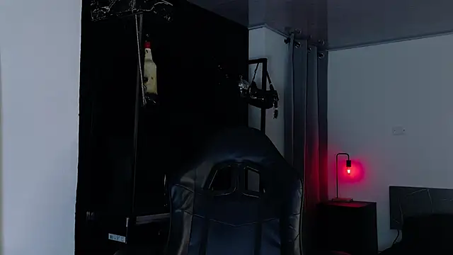 Angelabl0odborne online show from 12-01-25, 06:09