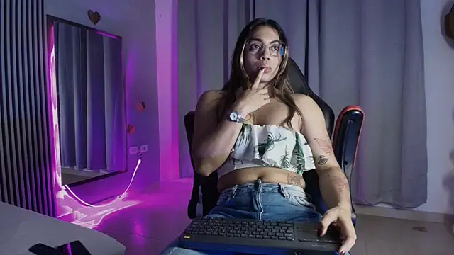 rachell owen online show from 11-17-25, 04:38