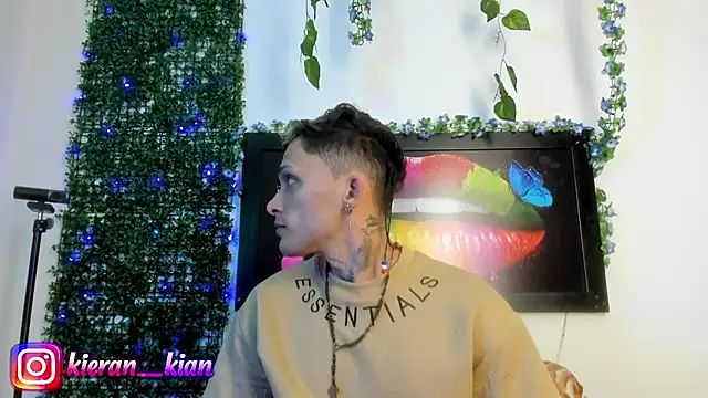 Snapshot of Kieran_kian chatting on 04-26-26, 04:32 Kieran kian online show from 04-26-26, 04:32