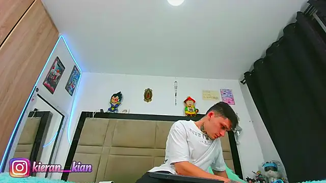 Snapshot of Kieran_kian chatting on 07-08-26, 02:03 Kieran kian online show from 07-08-26, 02:03