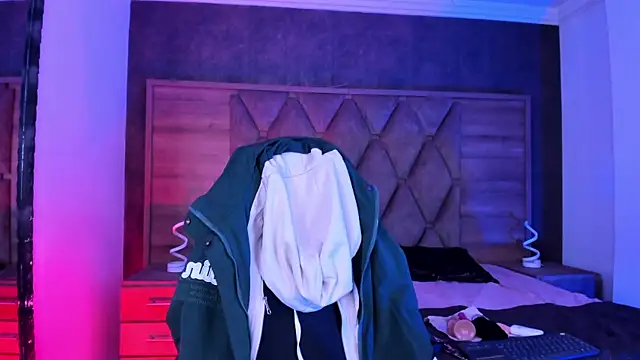 katierouge  online show from 01-14-26, 05:44