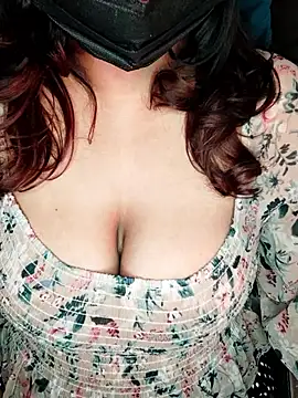 Snapshot of darling_devil chatting on 12-13-25, 08:04 darling devil online show from 12-13-25, 08:04