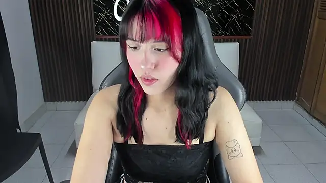 Snapshot of Anna17_ chatting on 02-07-26, 11:07 Anna17 online show from 02-07-26, 11:07