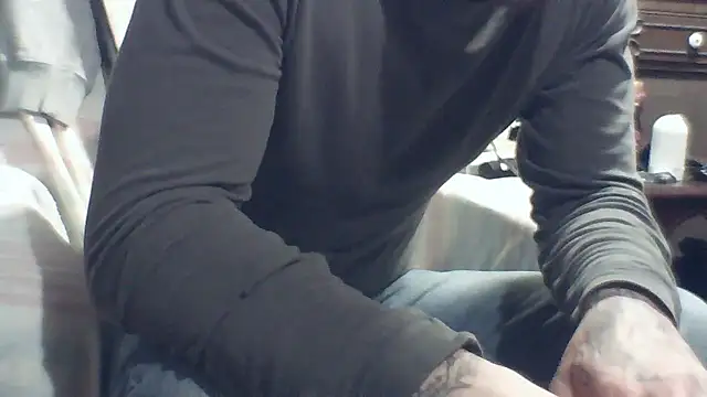 Luv2SuckBWC92 online show from 01-15-26, 04:05