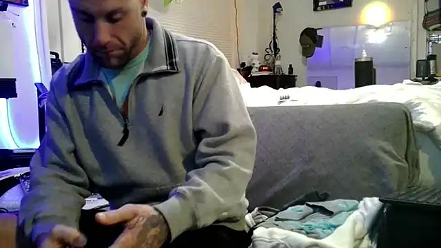 Luv2SuckBWC92 online show from 11-29-25, 02:44