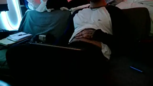 Luv2SuckBWC92 online show from 12-04-25, 05:50