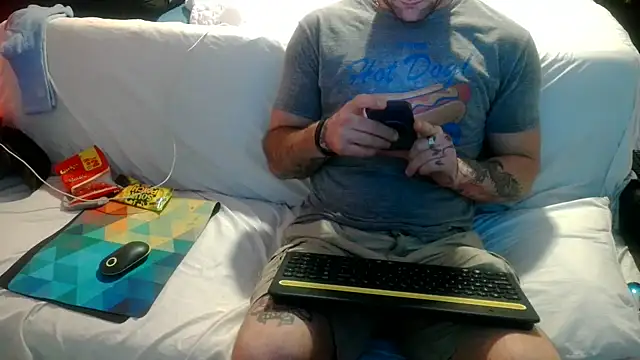 Luv2SuckBWC92 online show from 09-18-25, 04:04