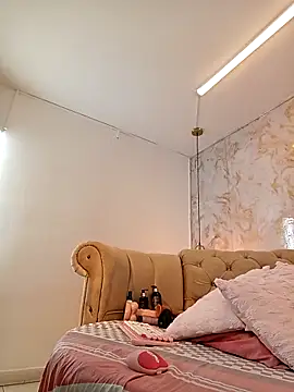 nathaliamiller online show from 12-19-25, 07:49