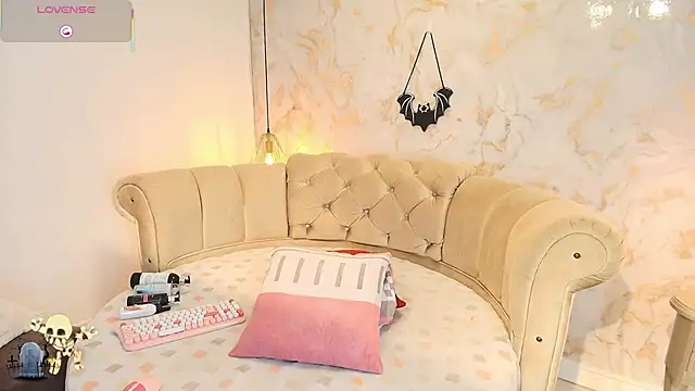 nathaliamiller online show from 10-31-25, 04:25