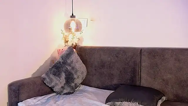 littlee Sophi  online show from 12-18-25, 12:27