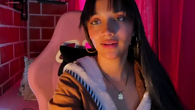 MelanyOconner online show from 10-28-25, 04:39