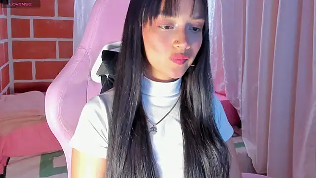 MelanyOconner online show from 10-20-25, 04:07