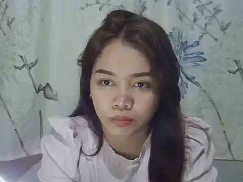 Snapshot of tinka_bella chatting on 06-15-26, 02:39 tinka bella online show from 06-15-26, 02:39