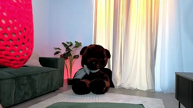 EmaHallee online show from 06-17-26, 02:55
