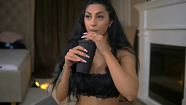 Snapshot of EmaHallee chatting on 02-08-26, 06:00 EmaHallee online show from 02-08-26, 06:00