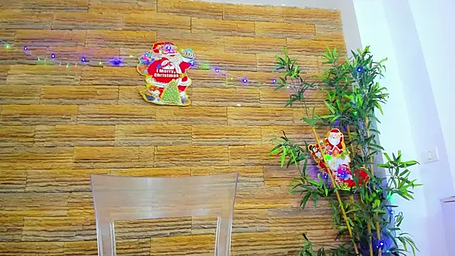 Cupcake Izzy online show from 12-14-25, 05:46