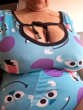 Snapshot of SinisterBabe chatting on 10-09-25, 01:22 SinisterBabe online show from 10-09-25, 01:22