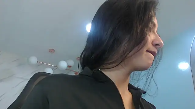 victoria hernandez t  online show from 05-04-26, 01:03