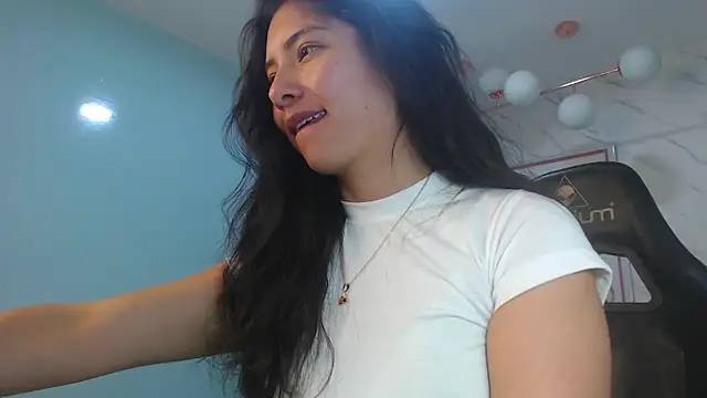 victoria hernandez t  online show from 05-25-26, 01:21