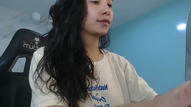 victoria hernandez t  online show from 06-03-26, 01:12