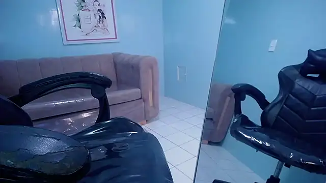 victoria hernandez t  online show from 10-31-25, 01:19