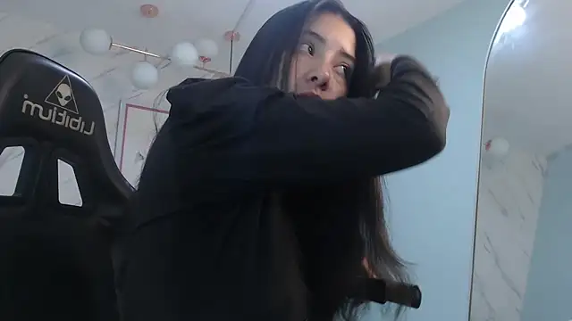 victoria hernandez t  online show from 03-11-26, 01:27